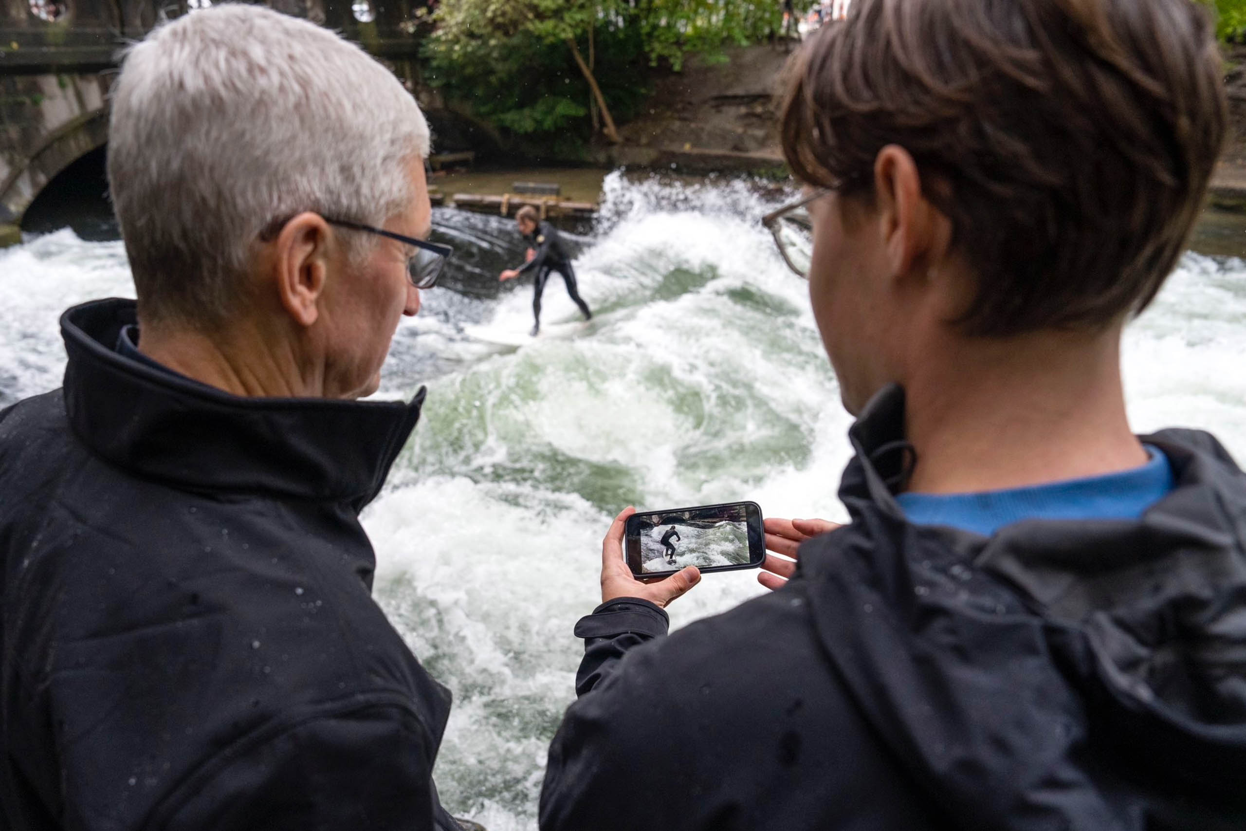 Jannik Obenhoff with Tim Cook (Apple CEO), Munich 2022